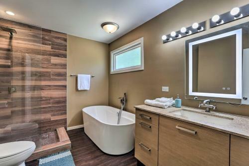 Serene Joliet Home With Grill, 3 Mi To Speedway