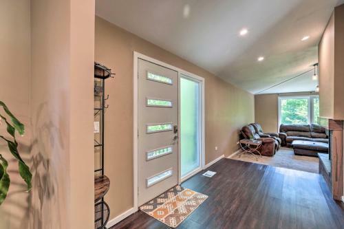 Serene Joliet Home With Grill, 3 Mi To Speedway