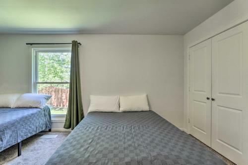 Serene Joliet Home With Grill, 3 Mi To Speedway