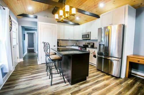 Cozy 3br Downtown Red Door House