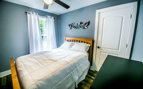 Cozy 3br Downtown Red Door House