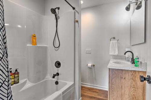 Sleek Fort Wayne Home Near Dtwn Attractions!