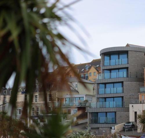 2 The View Apartments Ilfracombe - Seafront, Parking, Lift, Ev