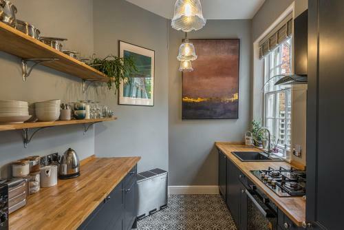 Coastal Cottage: Charming Three Bedroom Cottage With Private Garden