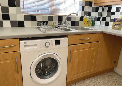 Ashford Holiday Home Sleeps 6
