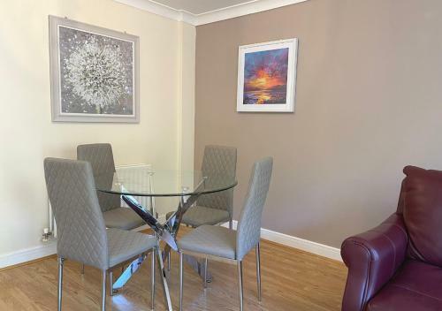 Ashford Holiday Home Sleeps 6
