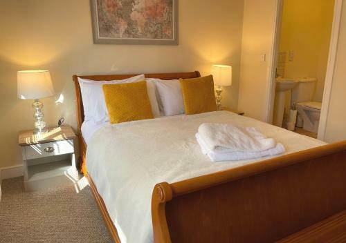 Ashford Holiday Home Sleeps 6