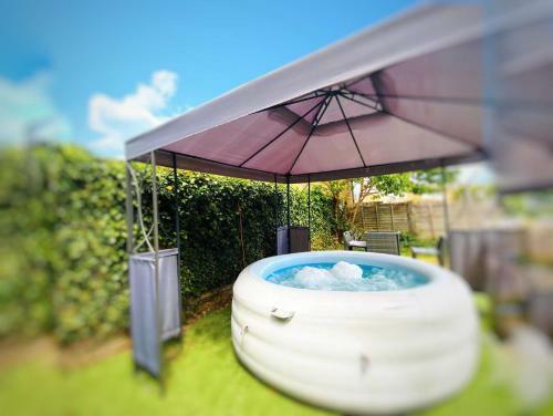 The Canterbury Gem House With Hot Tub