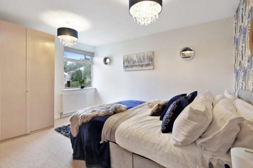 The Canterbury Gem House With Hot Tub