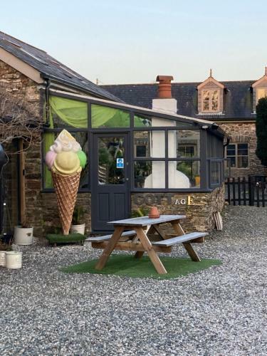 The Cottage And The Loft