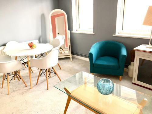 Hostal Family Room - Spacious Place With Full Kitchen