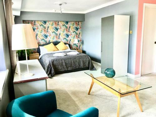 Hostal Family Room - Spacious Place With Full Kitchen