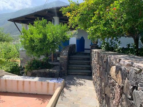 Casa Mia - Ampio Bilocale Con Giardino A Malfa