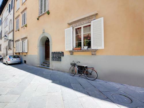 Fabulous Mansion In Lucca Town Centre
