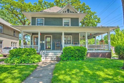 Idyllic Abode With Porch About 2 Mi To Downtown!