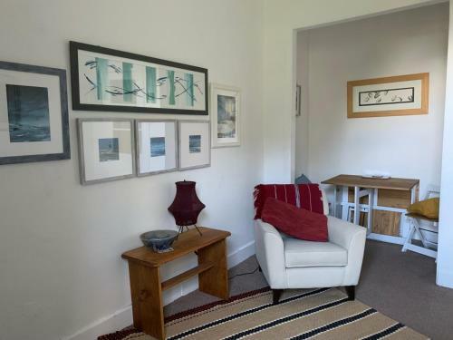 Cedarbank?s - 'little Art House'