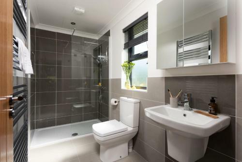 Juniper Lodge, 28 Roadford Lake Lodges