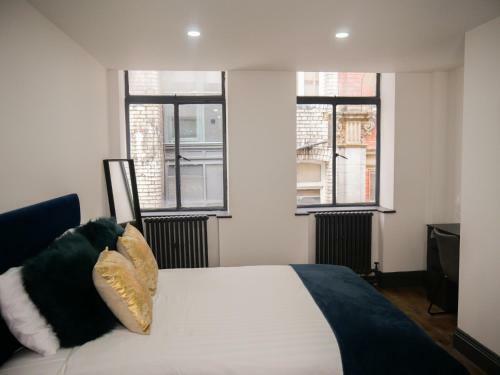 New Oxford House Apartments By Happy Days