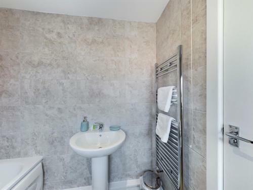 Gorst House 2 Bed House, Sleeps 4 Close To Stadium