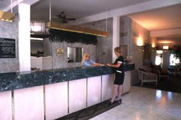 Hotel Golden Host Resort