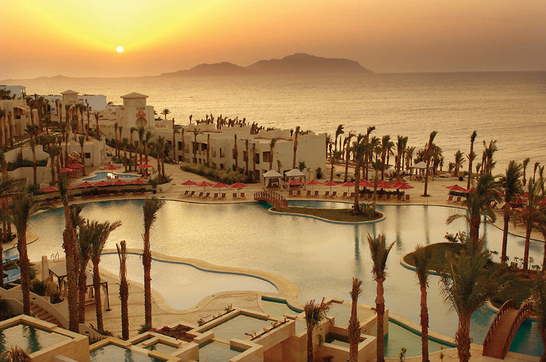 Hotel Grand Rotana Resort