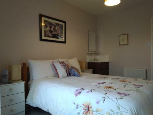 Twin Oaks Bed & Breakfast