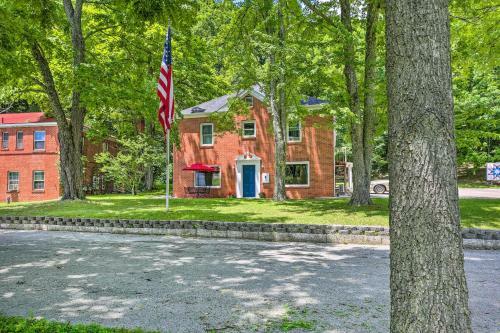 Apartamento Charming Getaway And Fire Pit Near Hikes And Lake