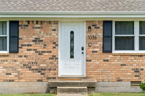 Cozy And Quaint In Clarksville-
