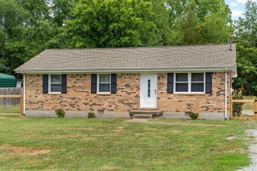 Cozy And Quaint In Clarksville-
