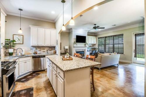 Villa Pet Friendly,king Bed,jacuzzi Tub,separate Shower