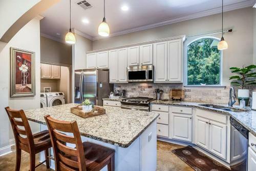 Villa Pet Friendly,king Bed,jacuzzi Tub,separate Shower