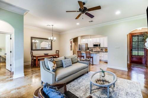 Villa Pet Friendly,king Bed,jacuzzi Tub,separate Shower