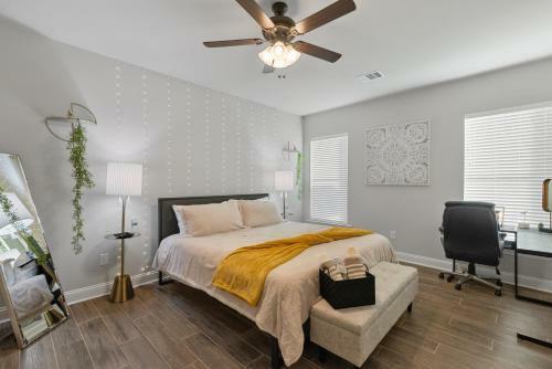Modern Regional Art Gallery Home! - Spacious & New