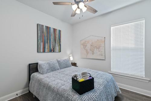 Modern Regional Art Gallery Home! - Spacious & New