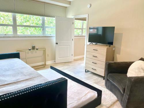 Upscale Downtown Apartment