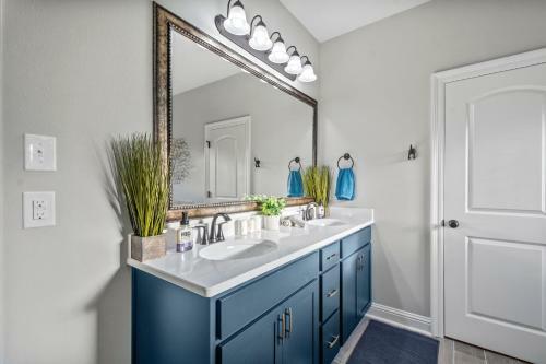 Central, New & Modern: Your Space Away From Home!!