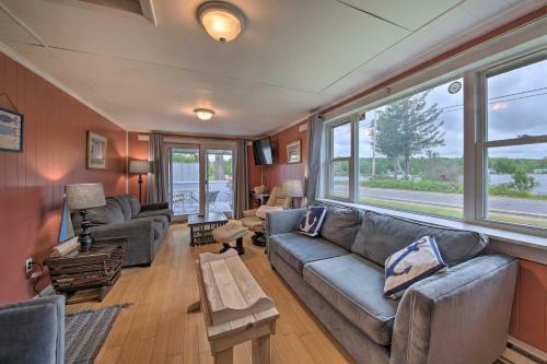 Pet-friendly Togus Pond Home Kayak And Canoe!