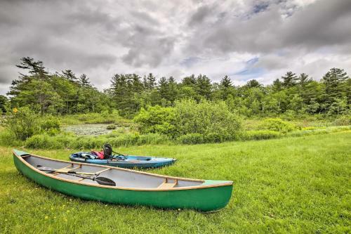 Pet-friendly Togus Pond Home Kayak And Canoe!