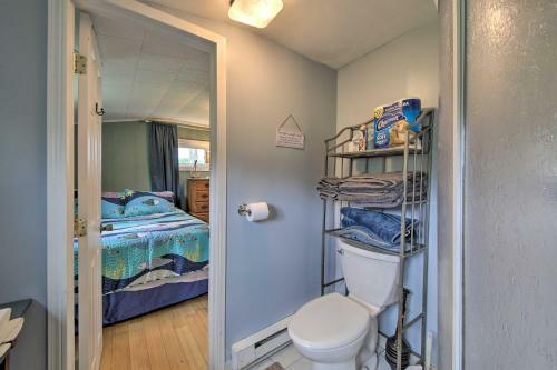Pet-friendly Togus Pond Home Kayak And Canoe!