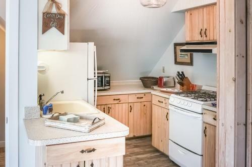 Historic Harrington House Apartment