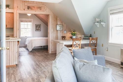 Historic Harrington House Apartment