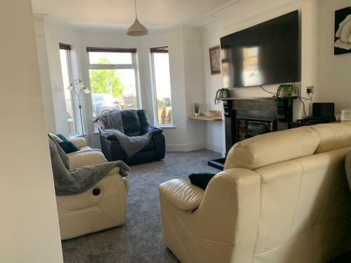 Inviting 3-bed House In Lowestoft Near The Beach