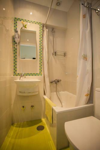 Hostal Ava Rooms