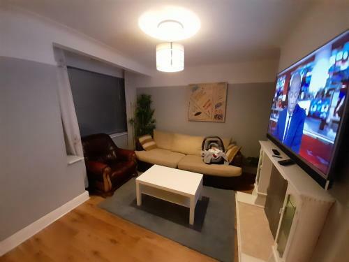 Cosy 4 Bed House 15 Min To Manchester Centre