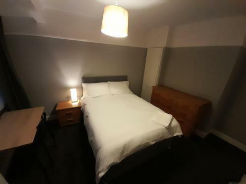 Cosy 4 Bed House 15 Min To Manchester Centre