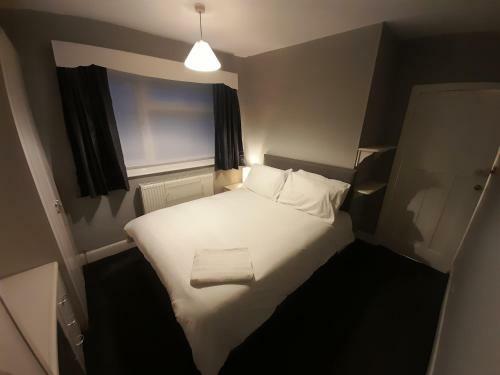 Cosy 4 Bed House 15 Min To Manchester Centre