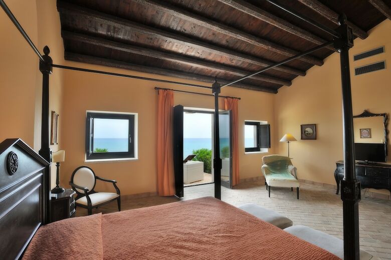 Hotel Falconara Charming House & Resort