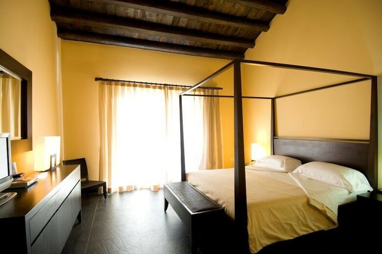 Hotel Falconara Charming House & Resort
