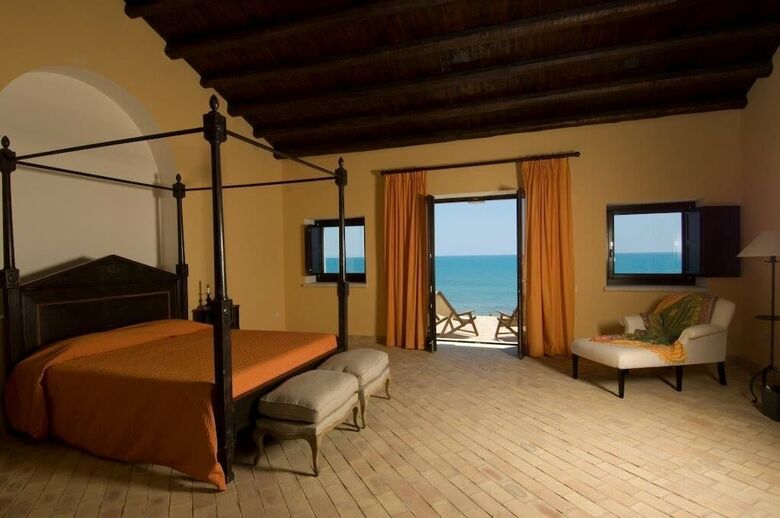 Hotel Falconara Charming House & Resort