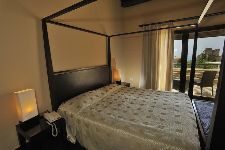 Hotel Falconara Charming House & Resort